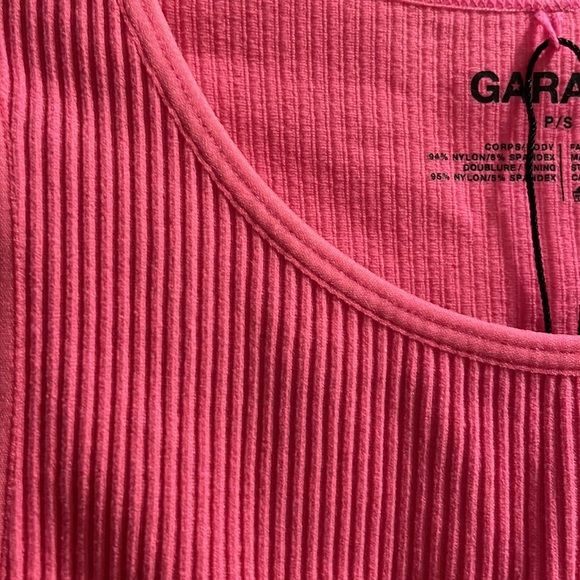 Pink ribbed crop top - Picture 2 of 2